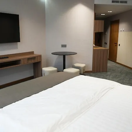 Silver Aparthotel 3*