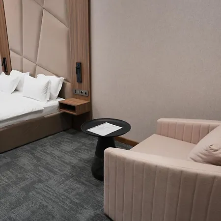 Silver Aparthotel 4*
