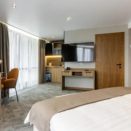 Silver Aparthotel 4*