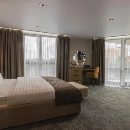 Silver Aparthotel 4*