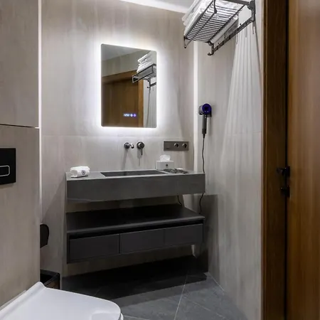Silver Aparthotel 4*
