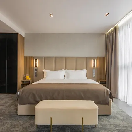 Silver Aparthotel 4*