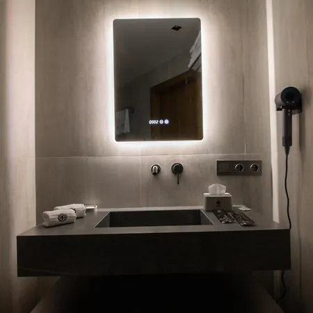 Silver Aparthotel 4*
